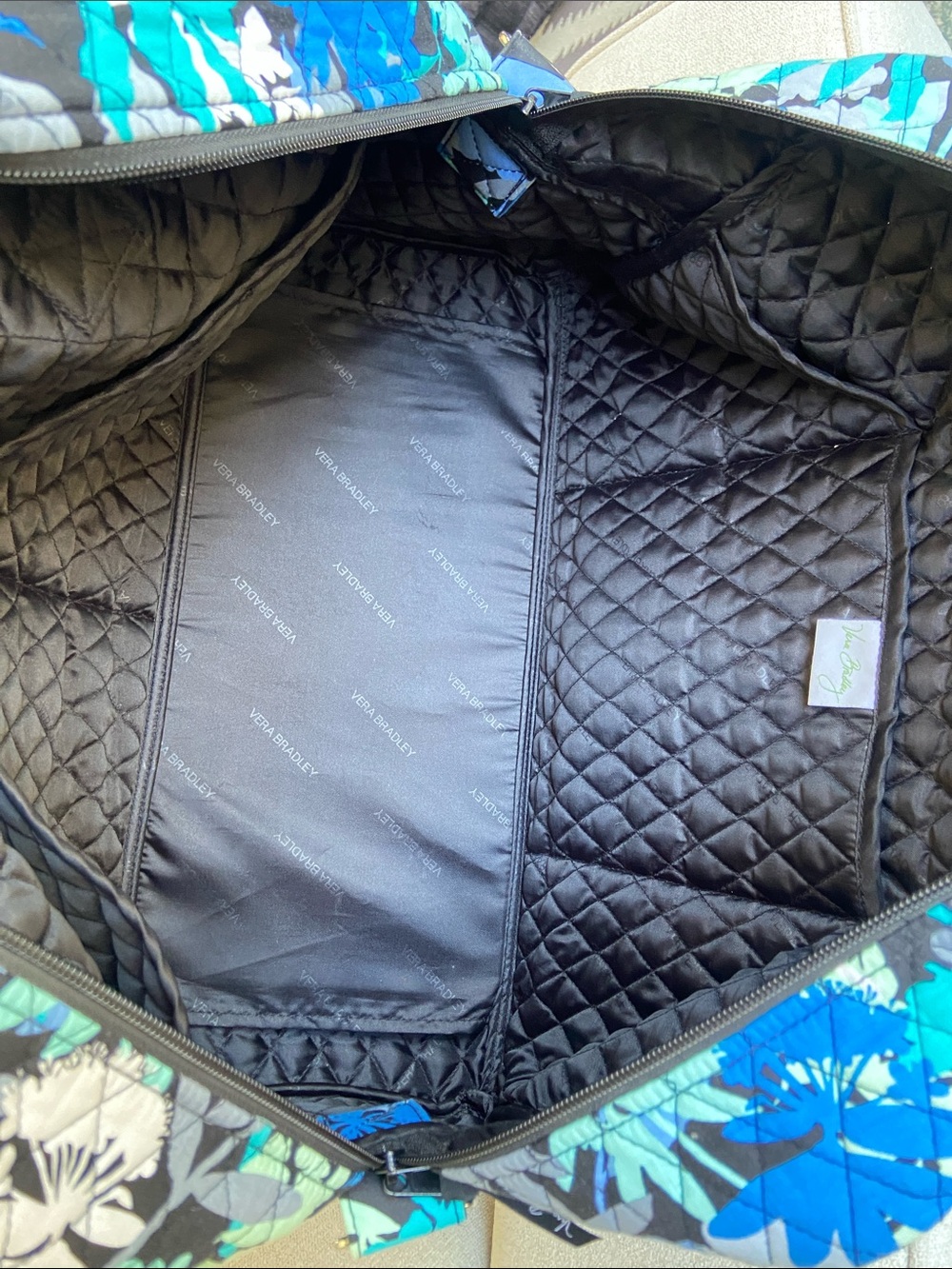 Sale! Vera Bradley Weekender Travel Bag in Camofloral (retired) w/Shoulder Strap - Picture 16 of 16